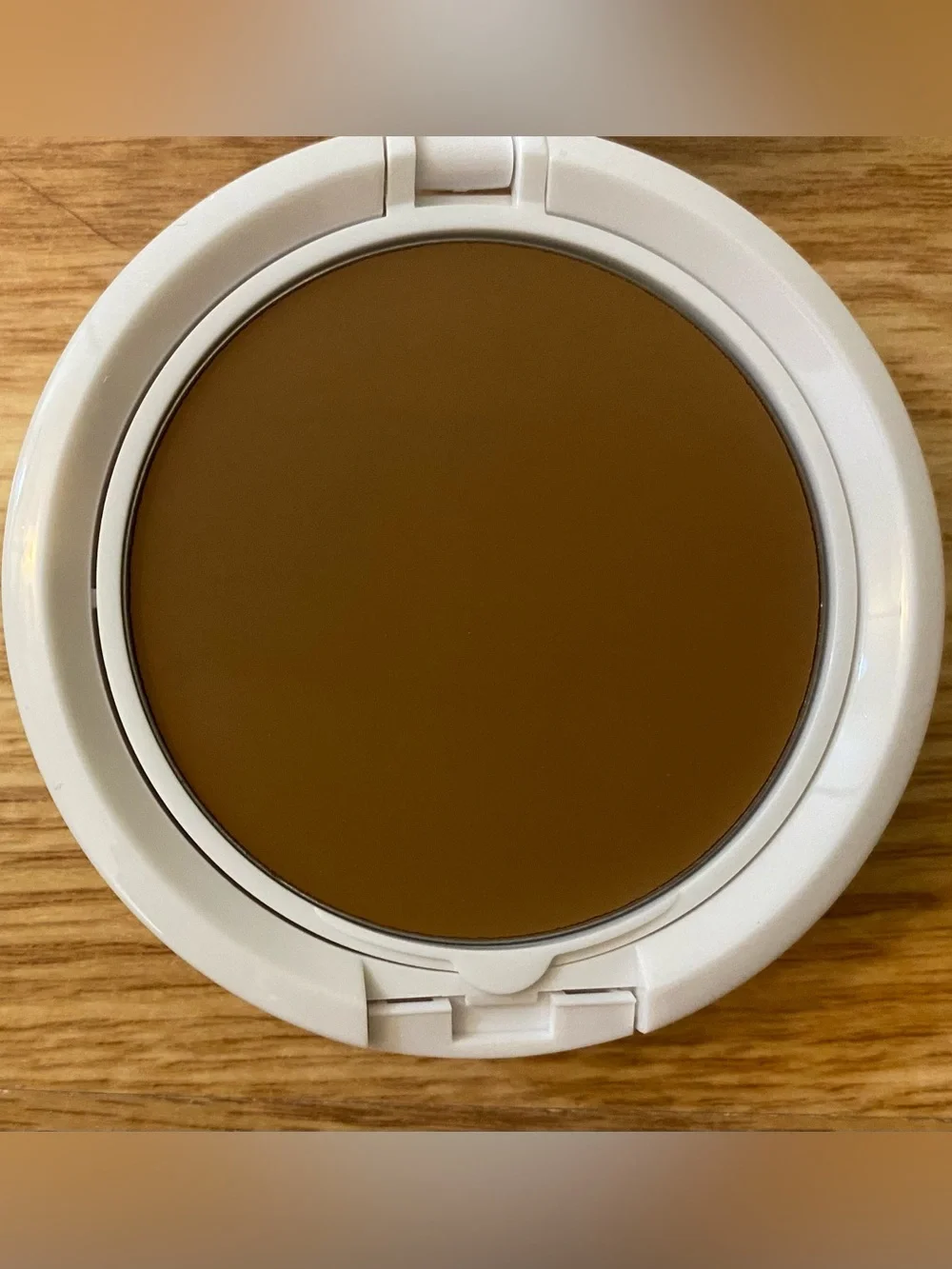 TIGI Crème Foundation compact in the shade 